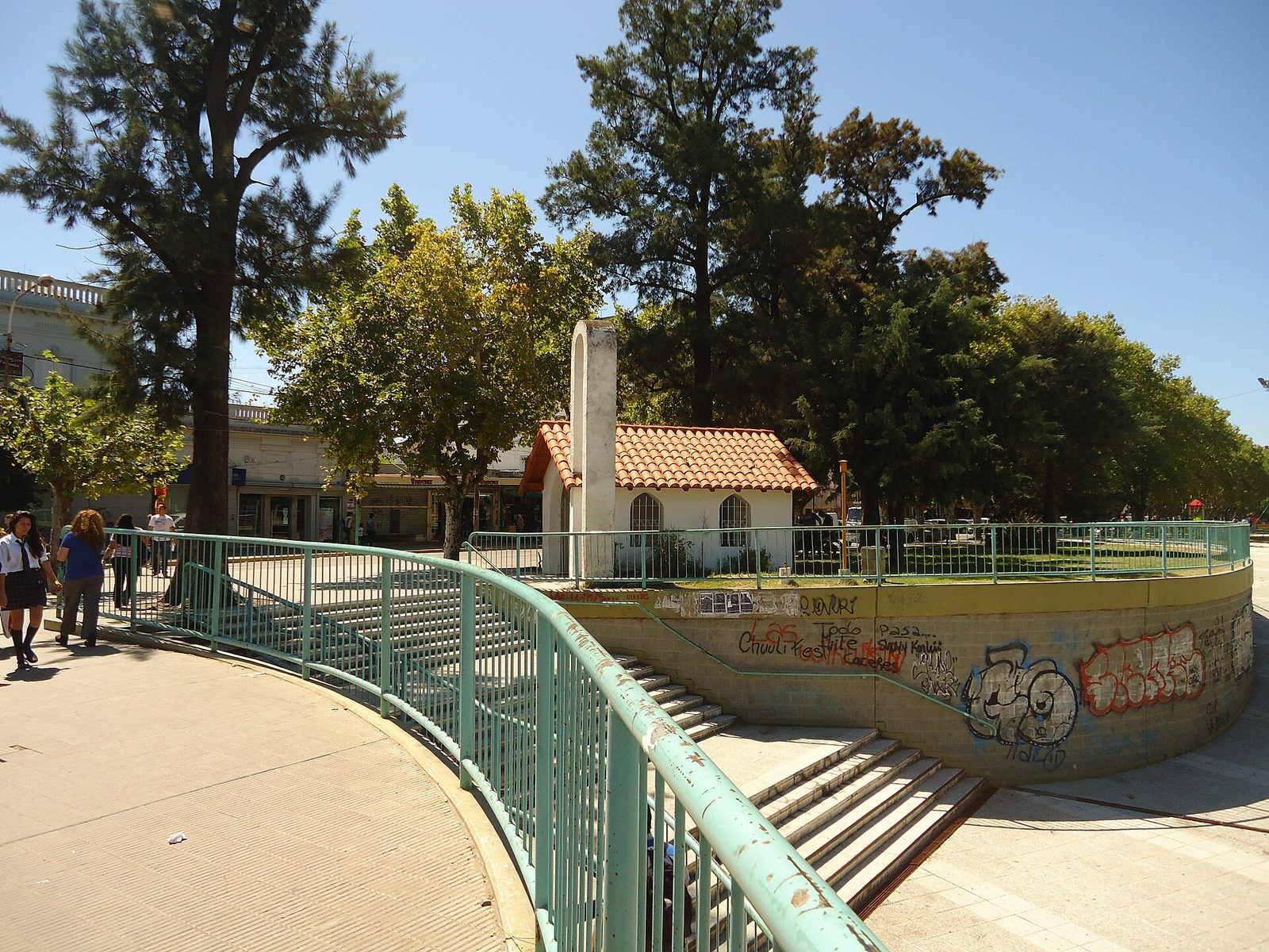 Ermita con escalinata en la ciudad de Florencio Varela