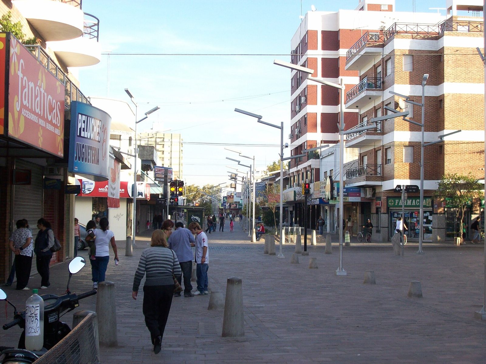 Peatonal comercial del centro de Florencio Varela